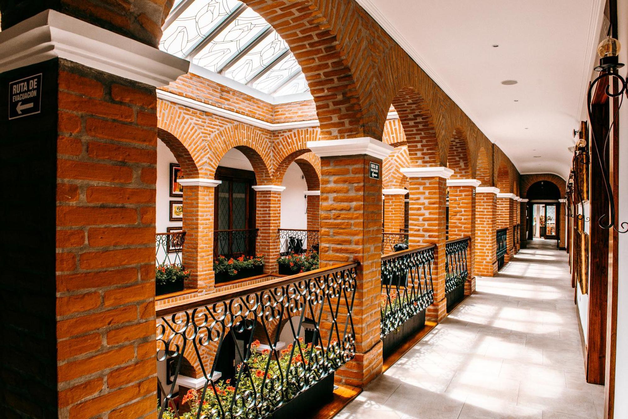 Hotel Otavalo Exterior photo