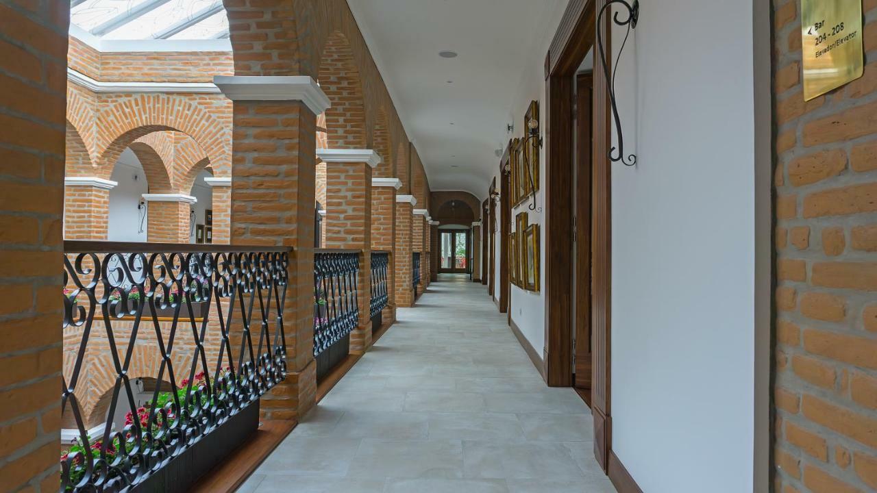 Hotel Otavalo Exterior photo